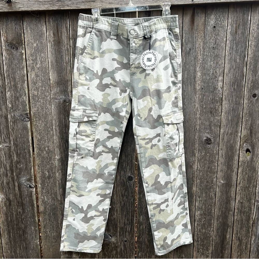 Never Now Camouflage Cargo Pants Size S Junior
